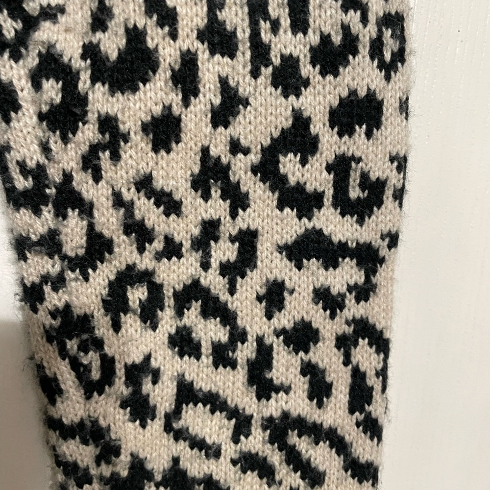 ‼️Coming Soon‼️ Leopard Sweater - Picture 6 of 8